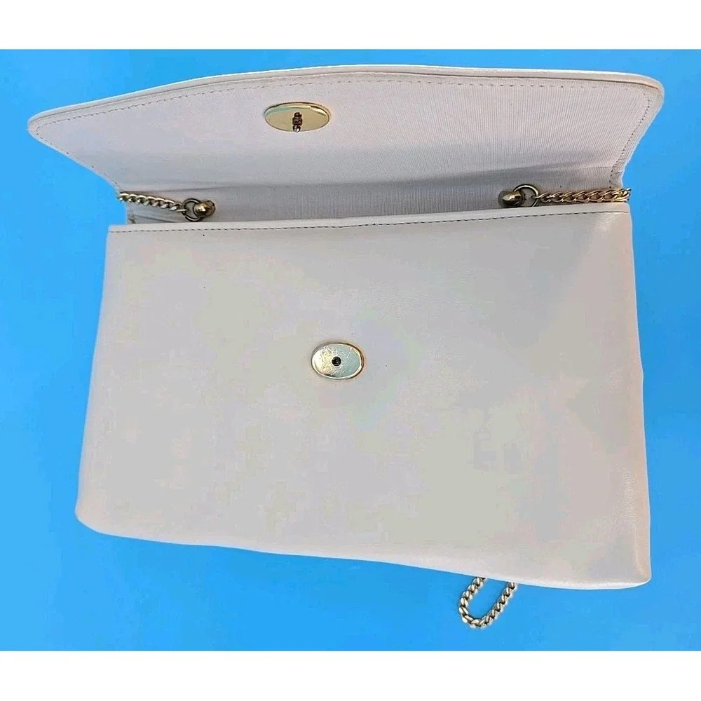 Beautiful Vtg ML USA Beige Ivory Clutch Handbag Bag Purse Kiss Closure‎ W/ Chain